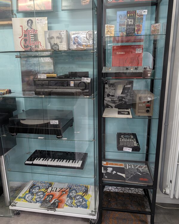 Matériel HI-FI en vente chez Bonbons Records